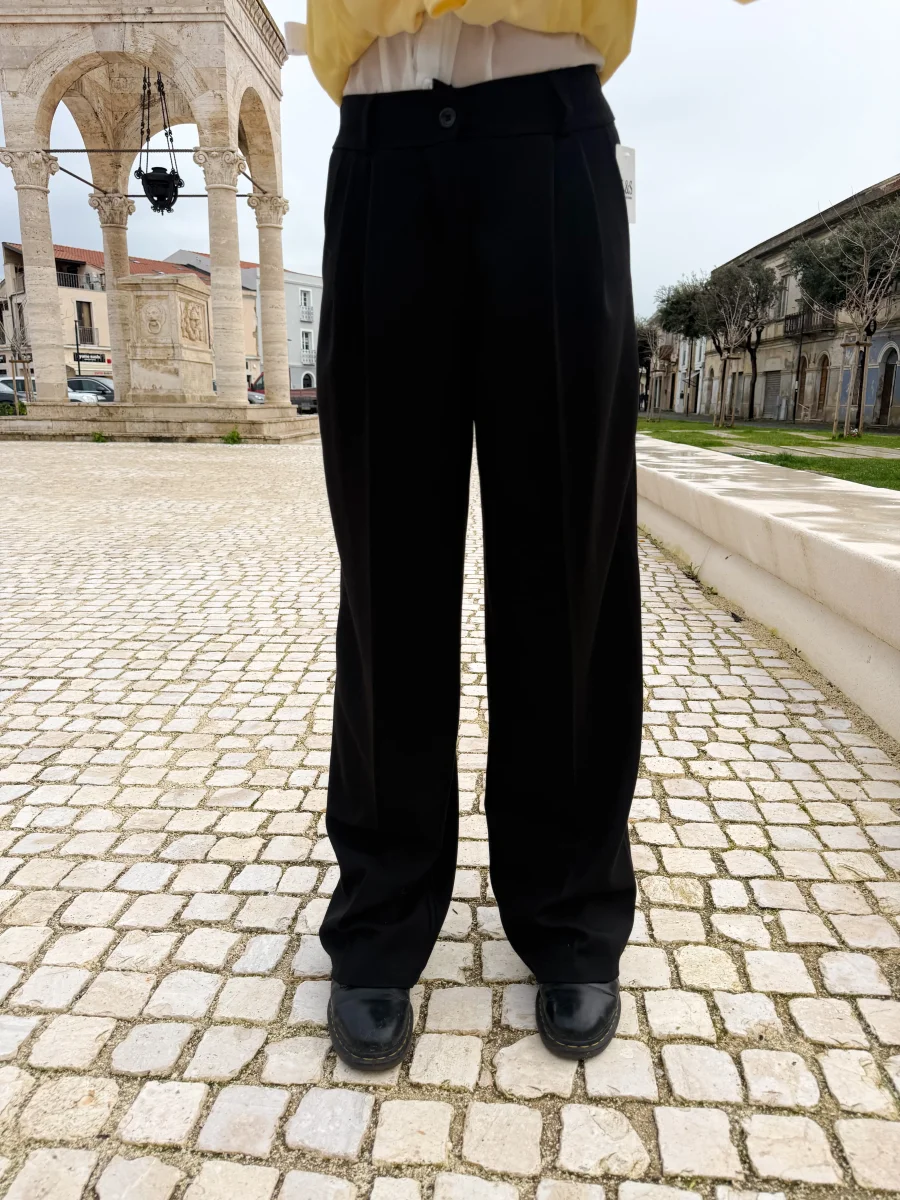 Pantalone “Essential black” - immagine 2